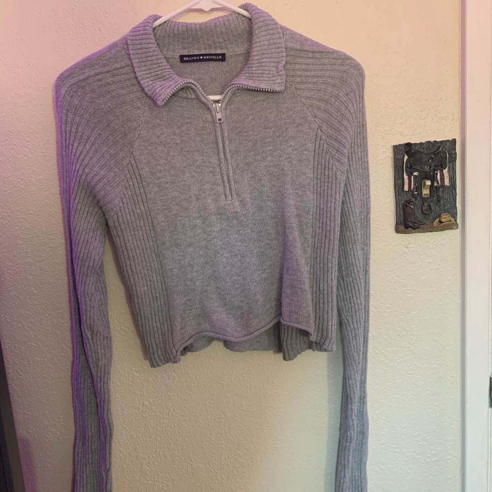 brandy melville long sleeve crop top